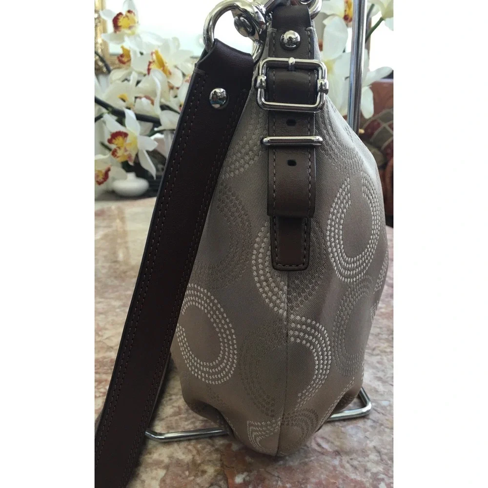 Coach Madison F15929 Op Art Signature Beige Jacquard  Shoulder Handbag Purse EUC